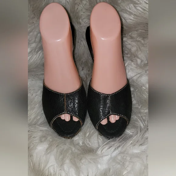 Preloved Frye Heels - Picture 1 of 4